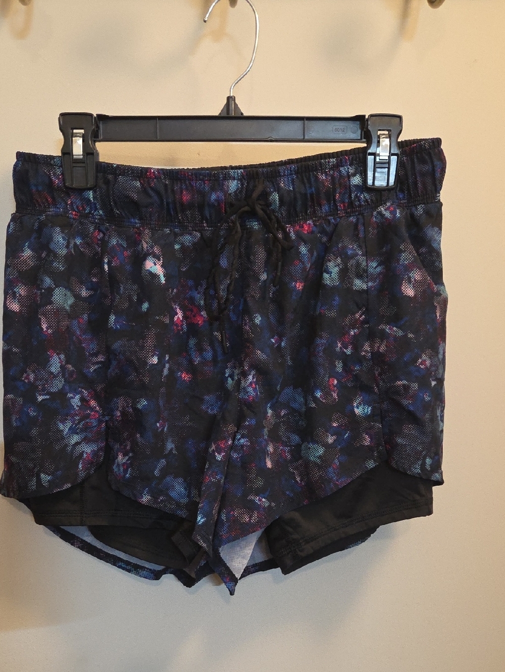 Avia Women's Black Multi Color Athletic Shorts (I108)